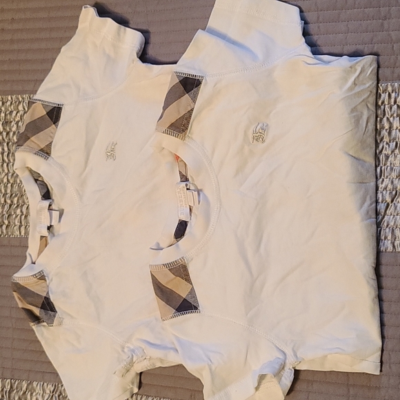 Burberry tshirt - Picture 1 of 3